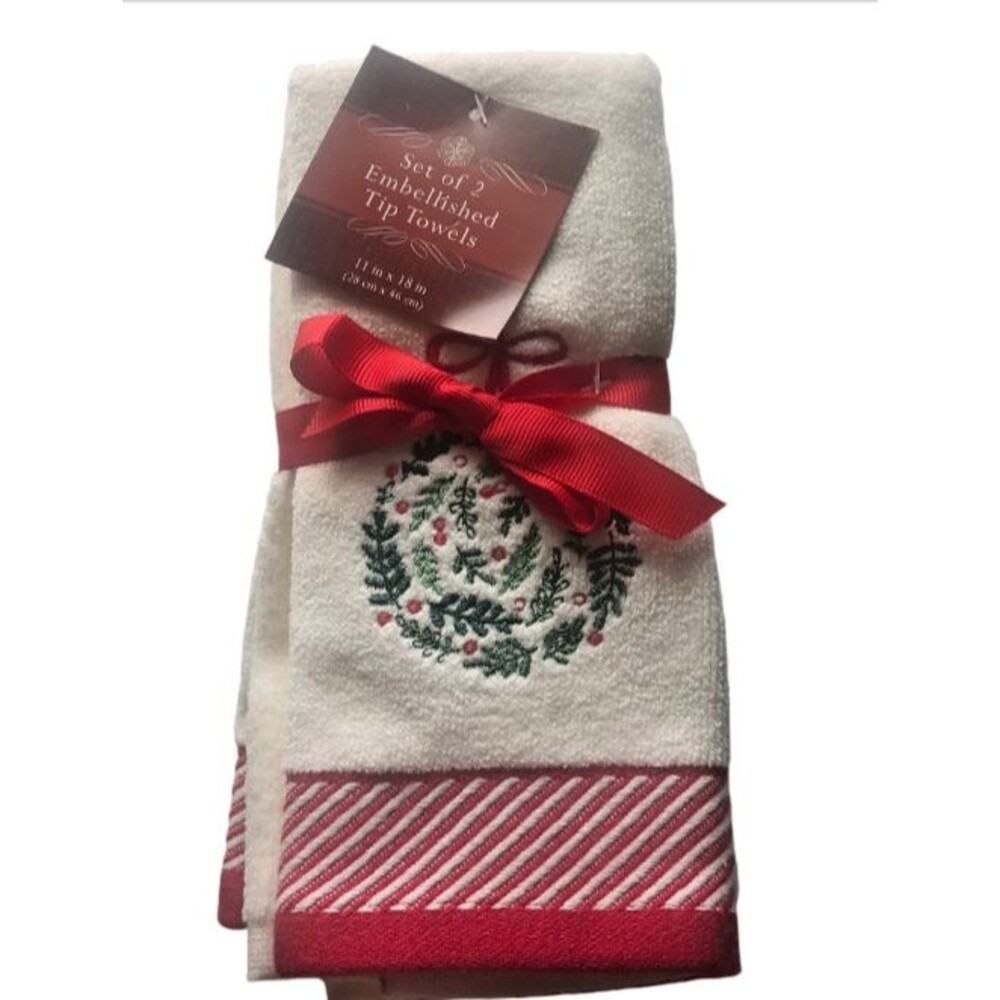 Christmas Fingertip Towels Ornament Wreath Cotton Embroidered Ivory Set of 2